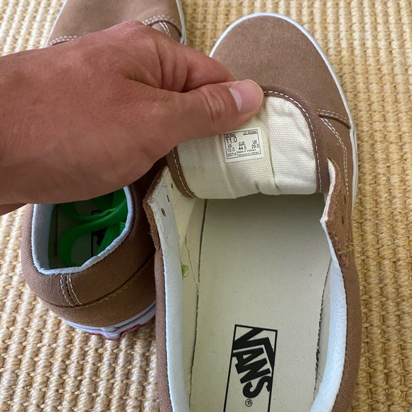 Vans - Picture 4 of 4